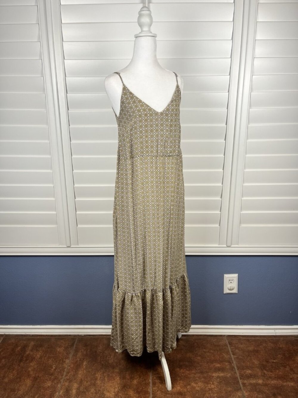 H&M Women’s US 4 Olive Geometric Print Ruffle Hem Maxi Slip Dress